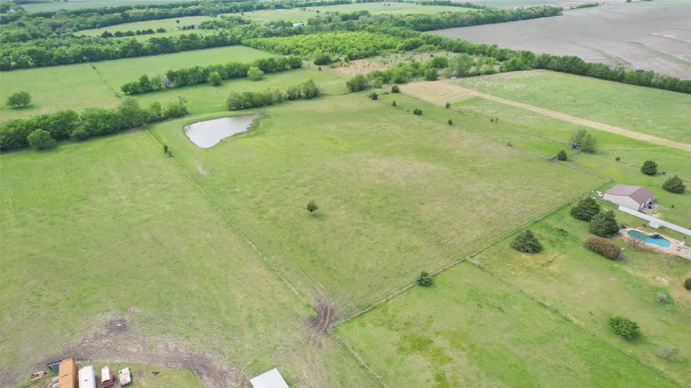 11 EAST LINE Whitewright, TX 75491