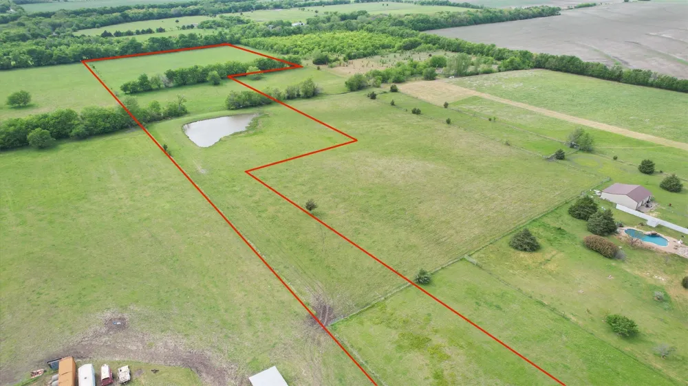 11 EAST LINE Whitewright, TX 75491