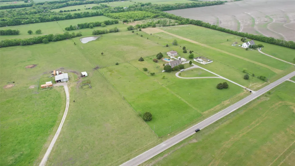11 EAST LINE Whitewright, TX 75491