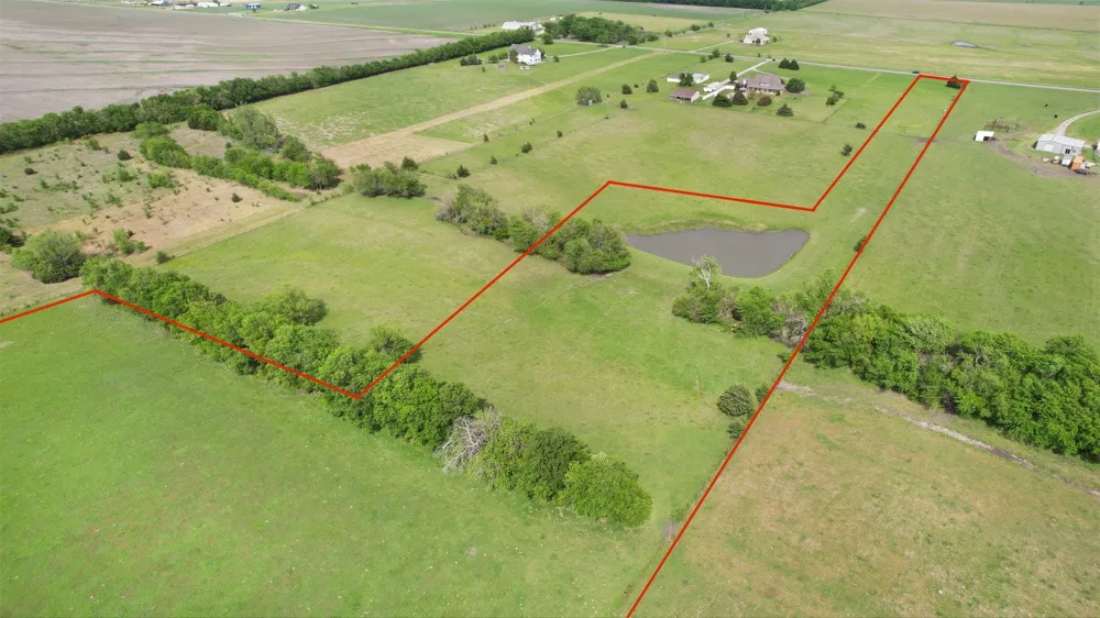 11 EAST LINE Whitewright, TX 75491