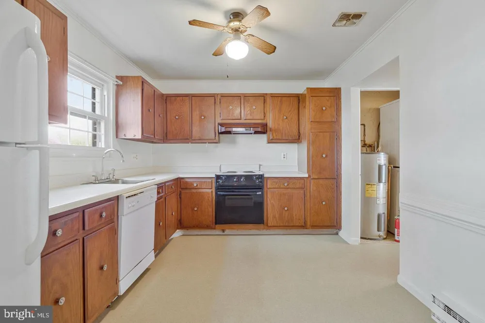 322 E MAPLE AVENUE Sterling, VA 20164