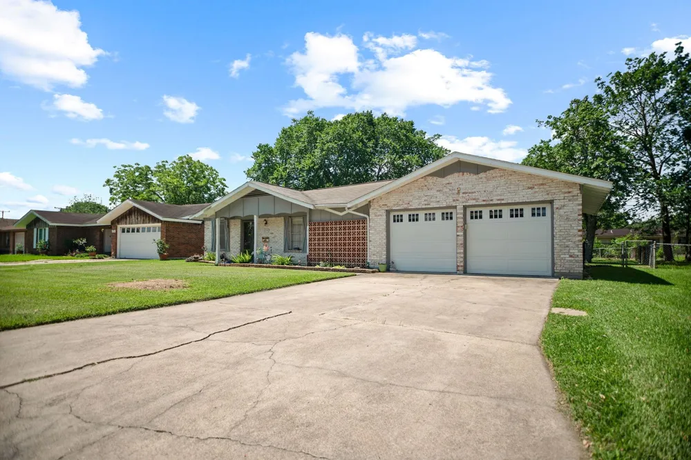 519 Travis Street Port Lavaca, TX 77979