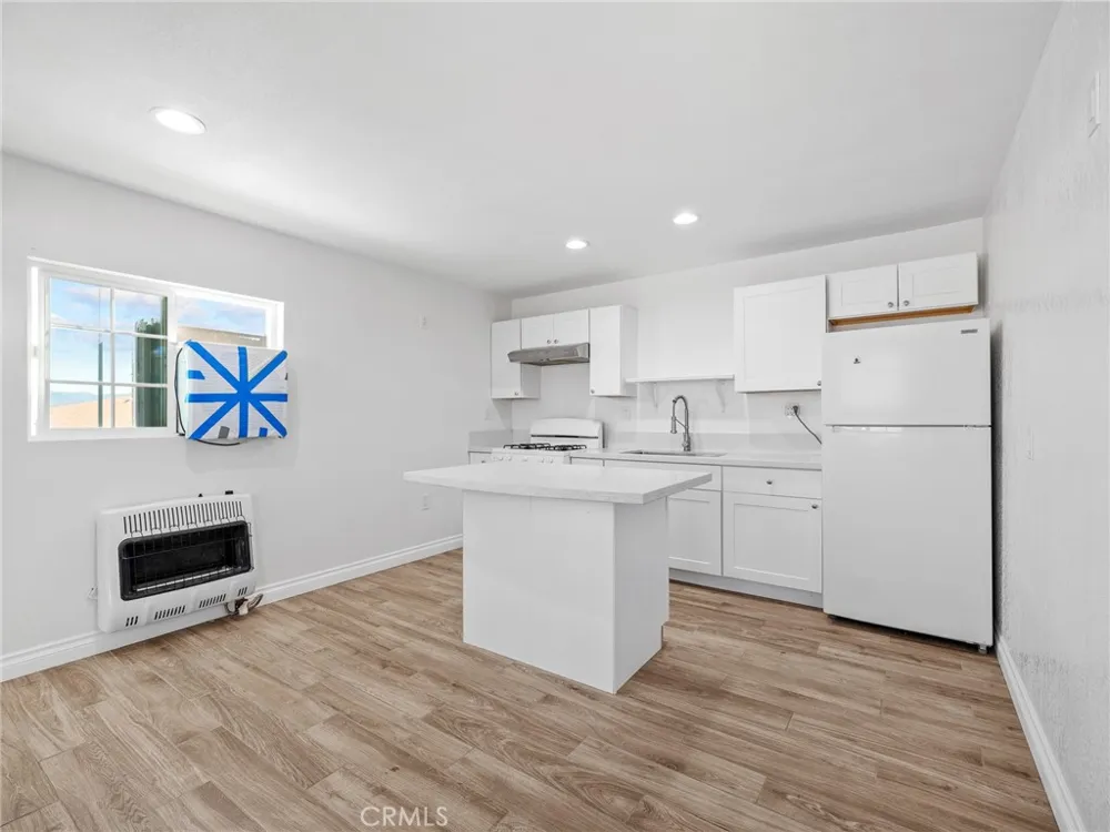 6791 Redwood Avenue Hesperia, CA 92345