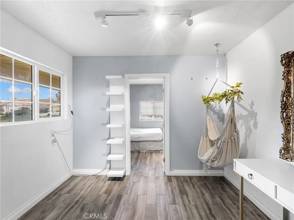 6791 Redwood Avenue Hesperia, CA 92345