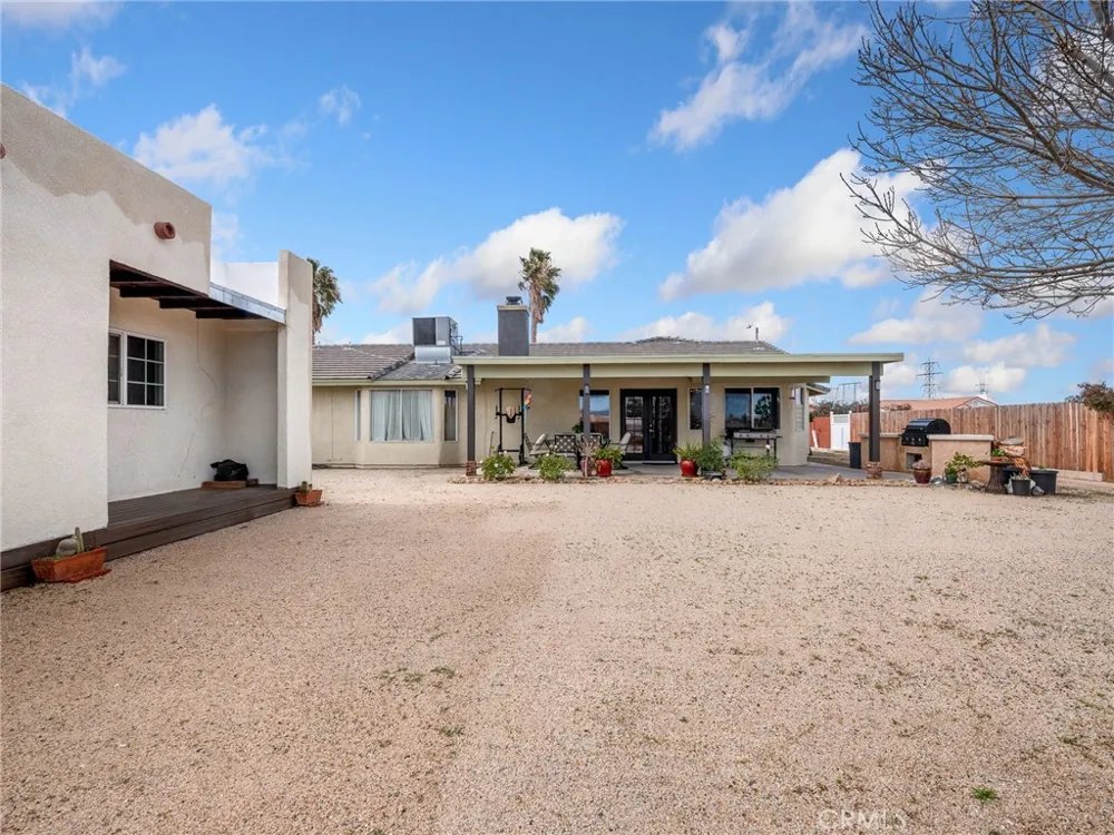 6791 Redwood Avenue Hesperia, CA 92345