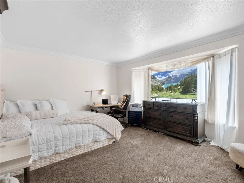 6791 Redwood Avenue Hesperia, CA 92345