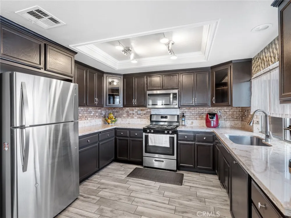 6791 Redwood Avenue Hesperia, CA 92345