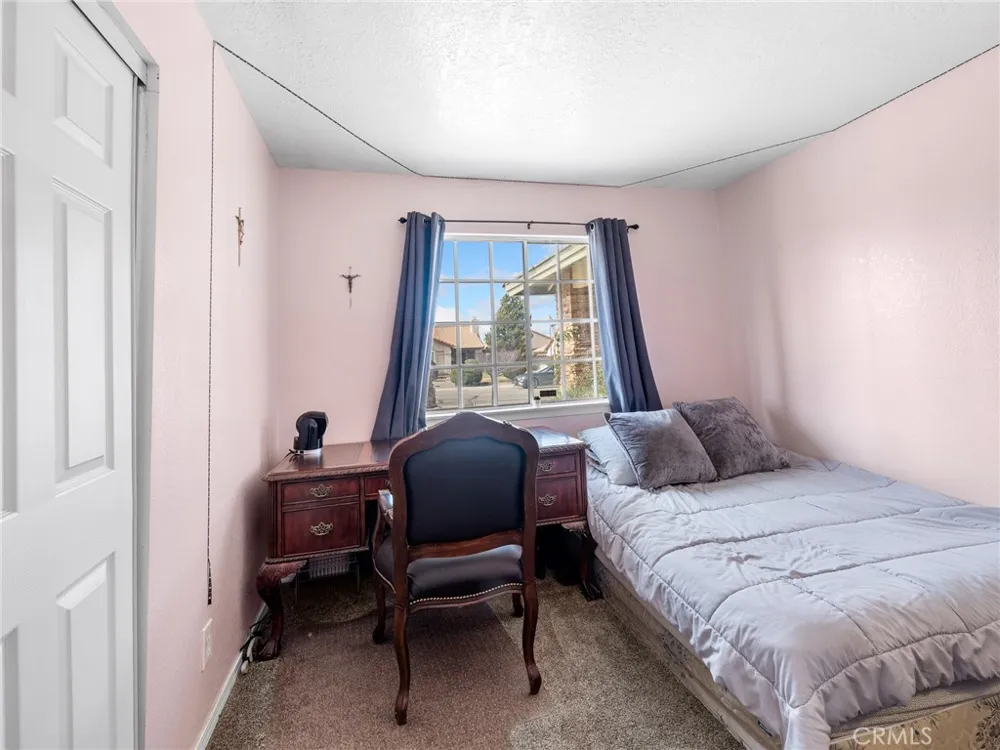 6791 Redwood Avenue Hesperia, CA 92345