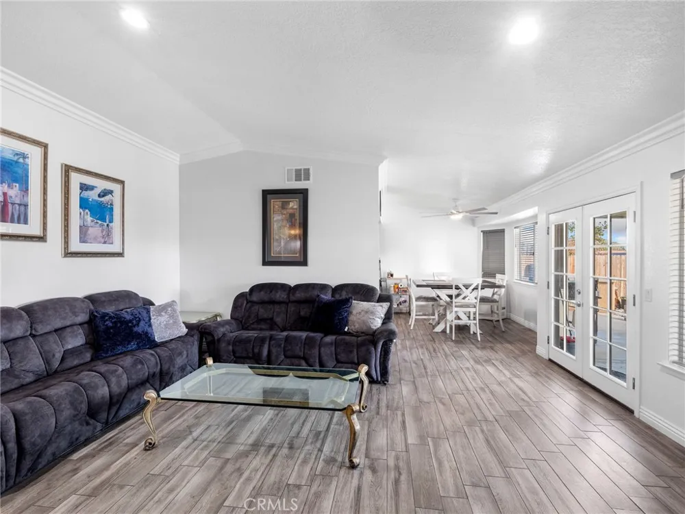 6791 Redwood Avenue Hesperia, CA 92345
