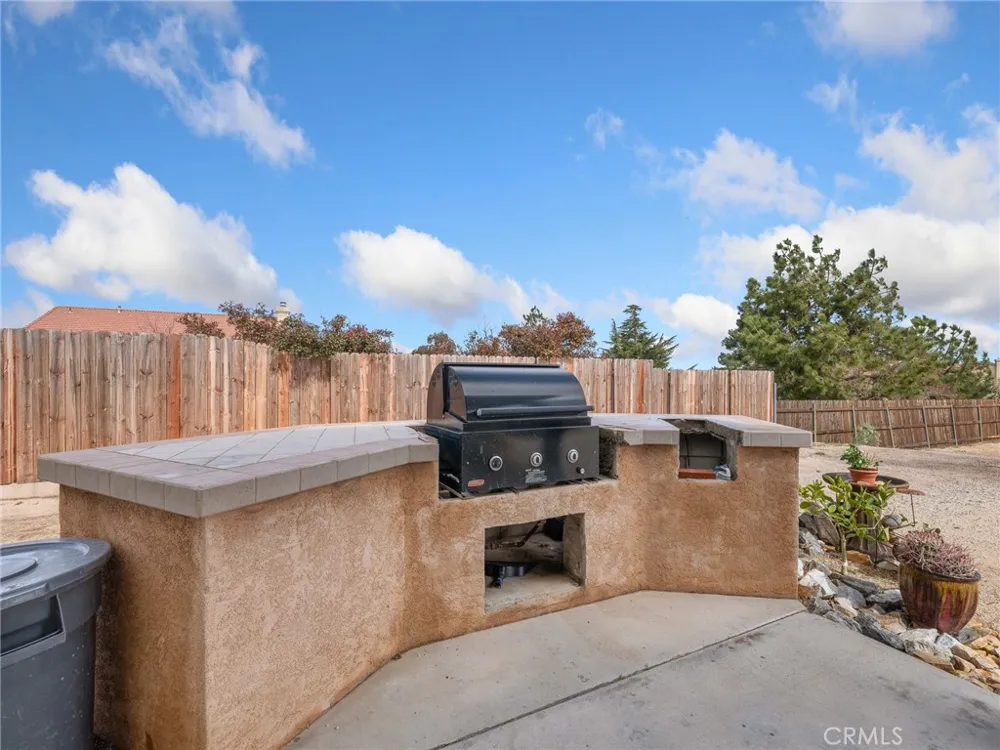 6791 Redwood Avenue Hesperia, CA 92345