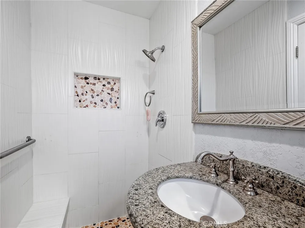 6791 Redwood Avenue Hesperia, CA 92345