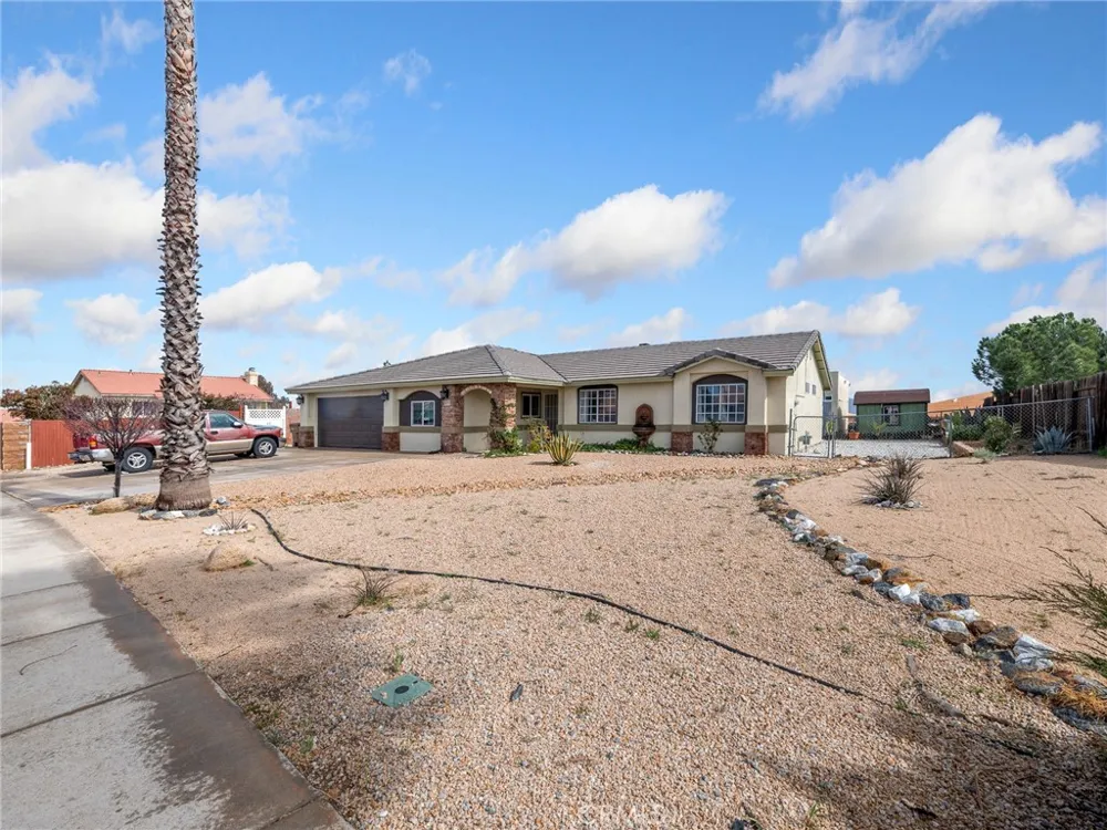 6791 Redwood Avenue Hesperia, CA 92345