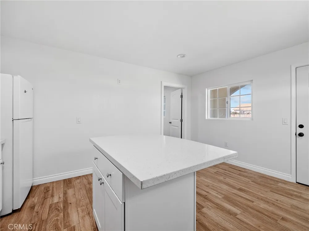 6791 Redwood Avenue Hesperia, CA 92345