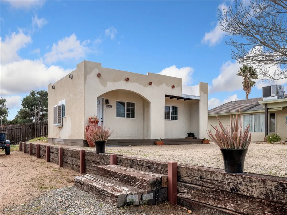 6791 Redwood Avenue Hesperia, CA 92345
