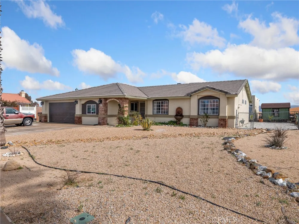 6791 Redwood Avenue Hesperia, CA 92345