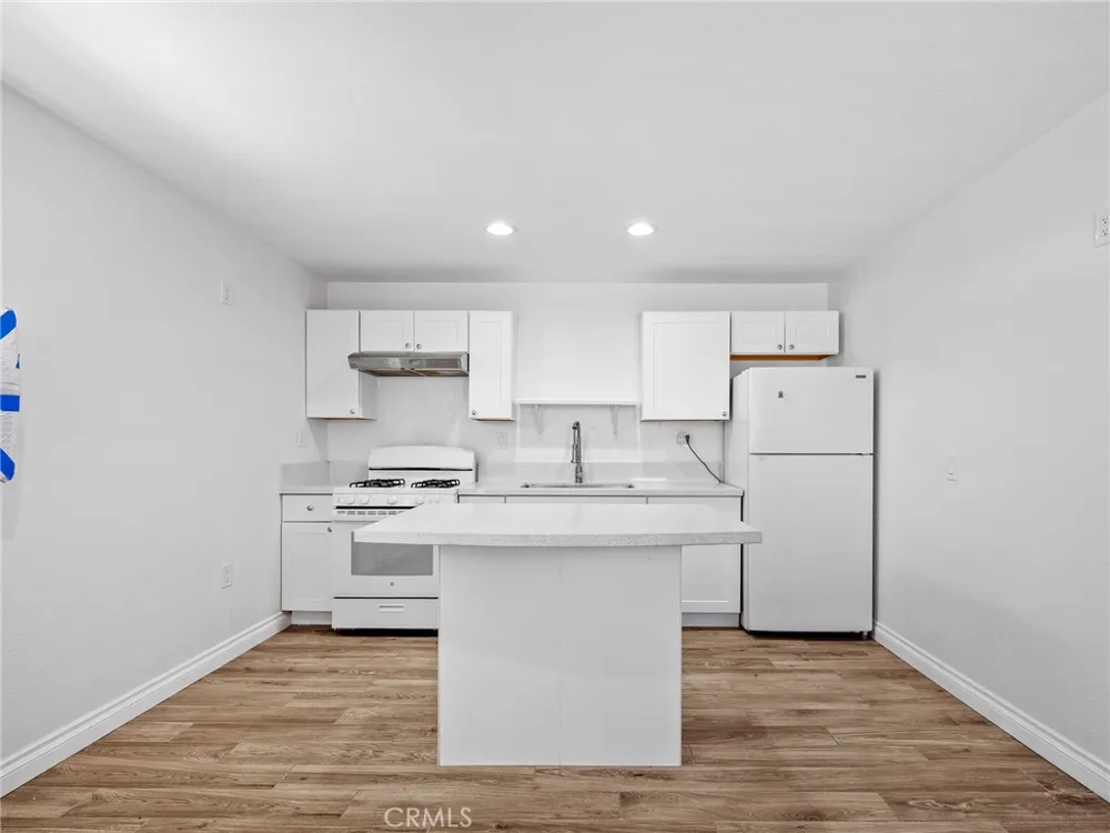 6791 Redwood Avenue Hesperia, CA 92345