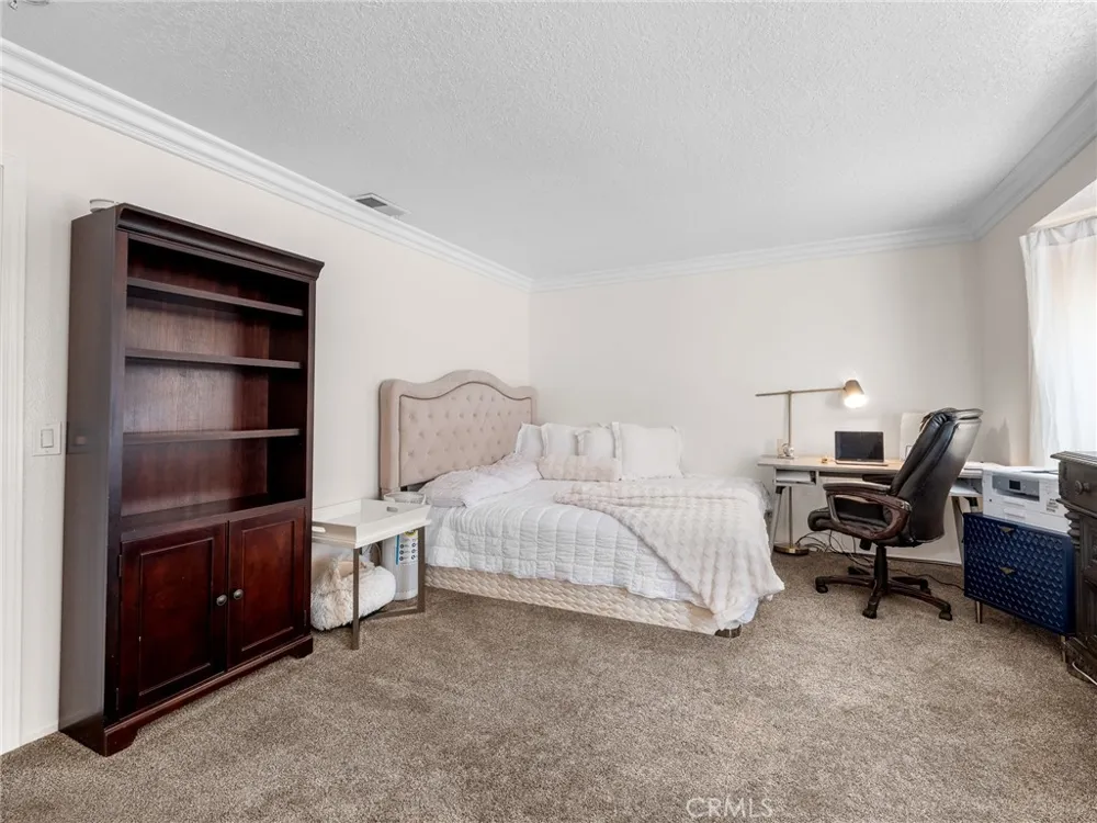 6791 Redwood Avenue Hesperia, CA 92345