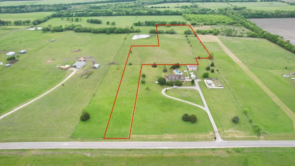 22 EAST LINE Whitewright, TX 75491
