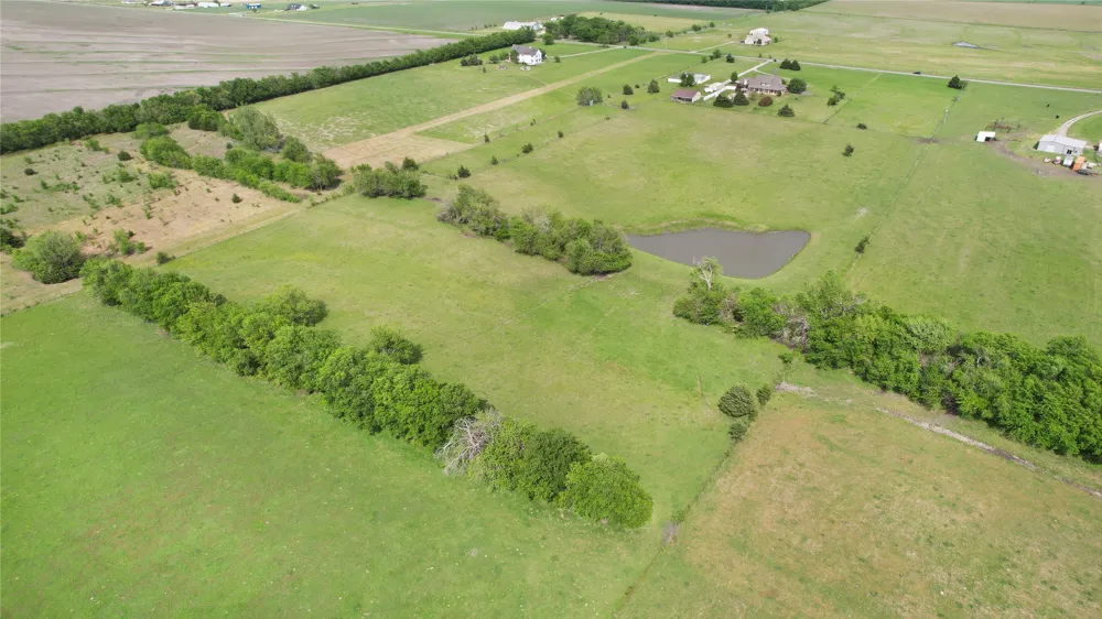 22 EAST LINE Whitewright, TX 75491