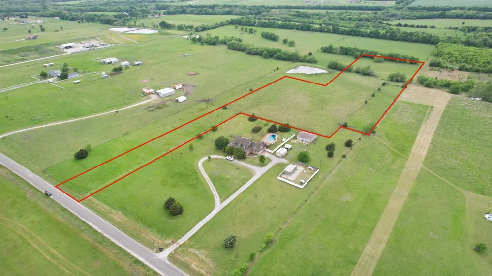 22 EAST LINE Whitewright, TX 75491