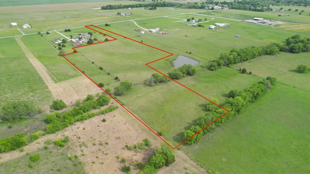 22 EAST LINE Whitewright, TX 75491