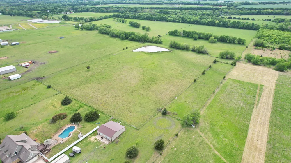 22 EAST LINE Whitewright, TX 75491