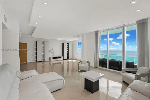 3001 S Ocean Dr #1611