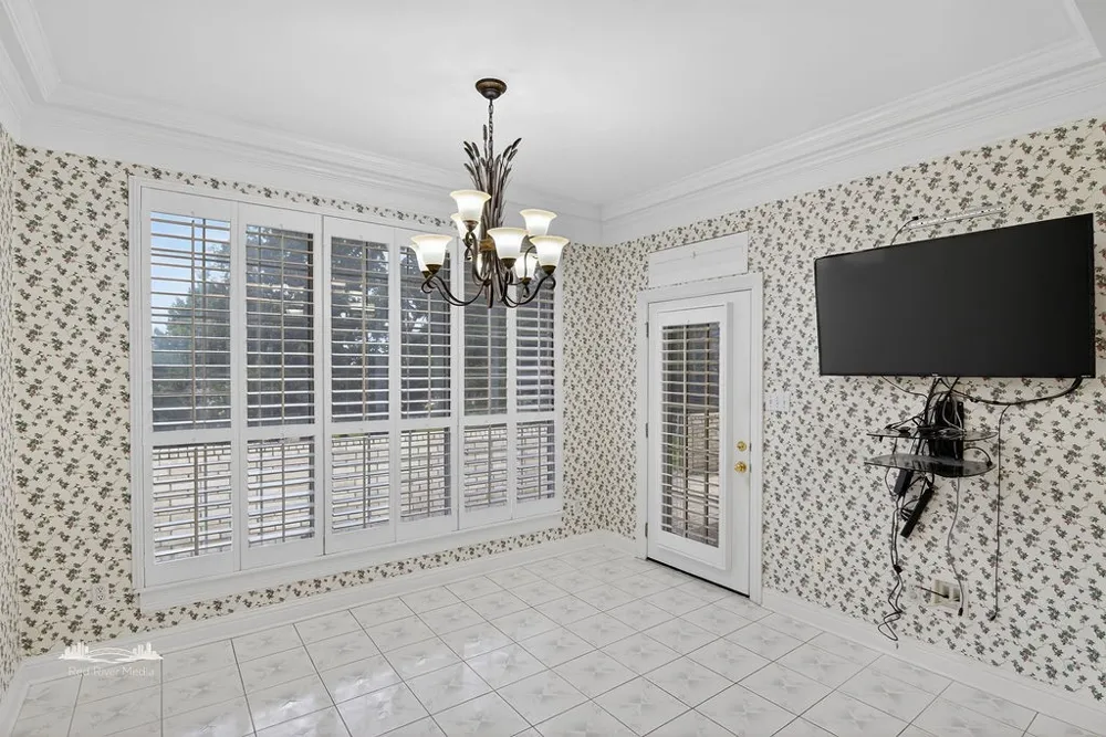 5735 S Lakeshore Drive Shreveport, LA 71119