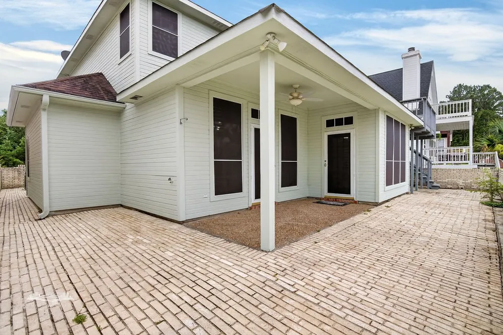 5735 S Lakeshore Drive Shreveport, LA 71119
