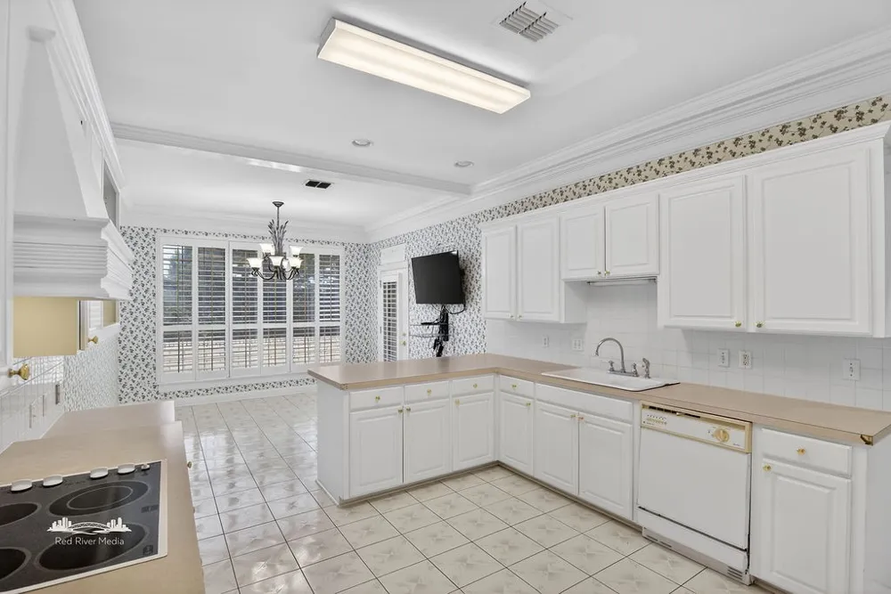 5735 S Lakeshore Drive Shreveport, LA 71119