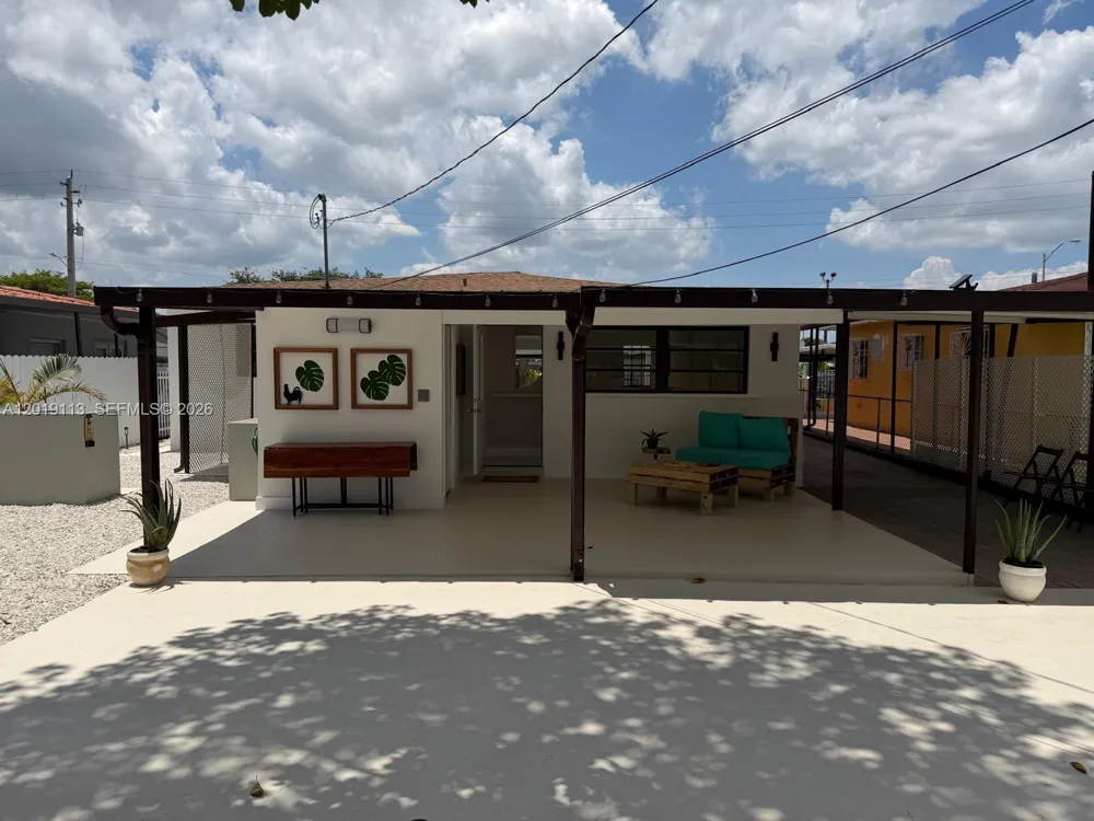 2541 W 10th Ave Hialeah, FL 33010