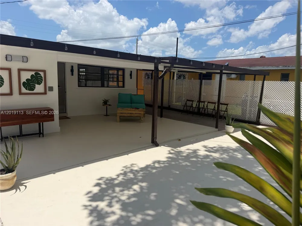 2541 W 10th Ave Hialeah, FL 33010