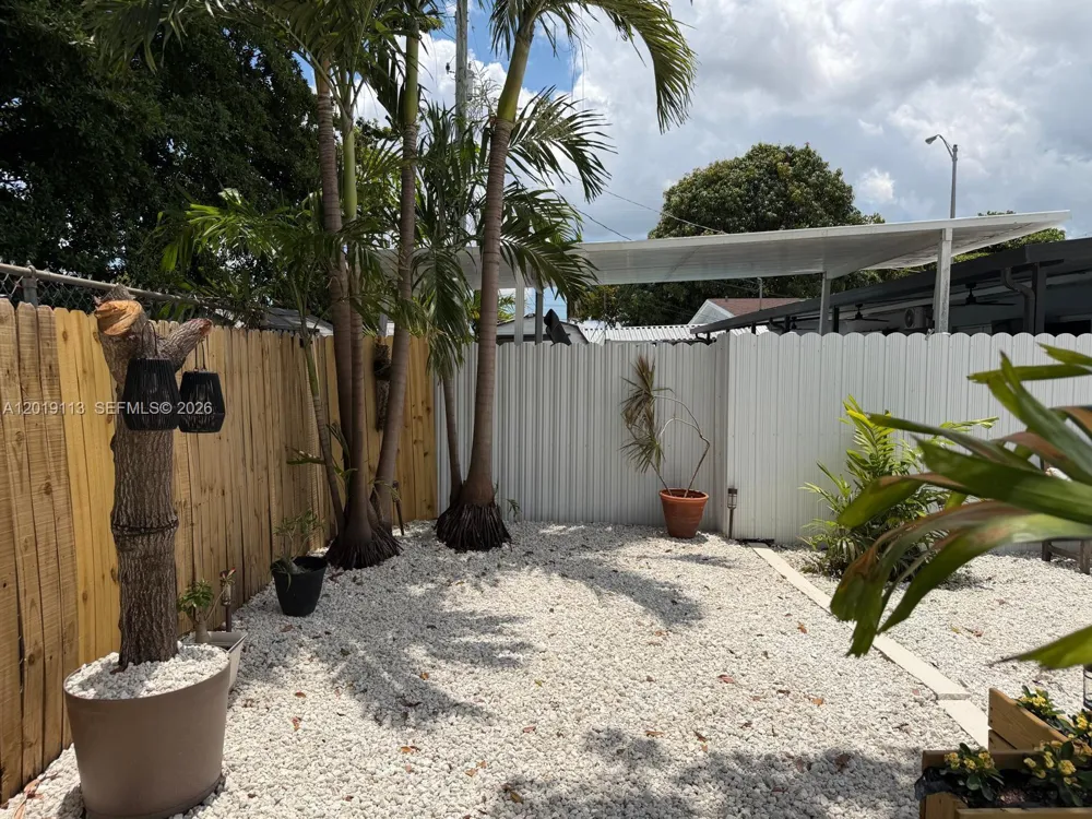 2541 W 10th Ave Hialeah, FL 33010