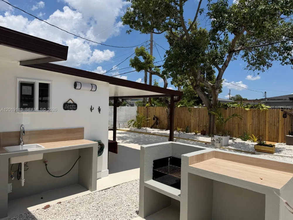 2541 W 10th Ave Hialeah, FL 33010