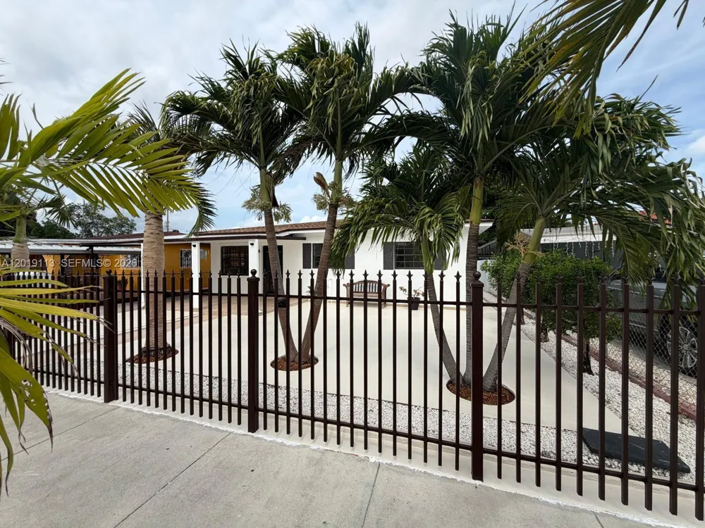 2541 W 10th Ave Hialeah, FL 33010