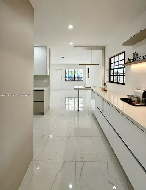 2541 W 10th Ave Hialeah, FL 33010