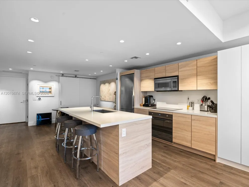16385 Biscayne Blvd #3103 North Miami Beach, FL 33160
