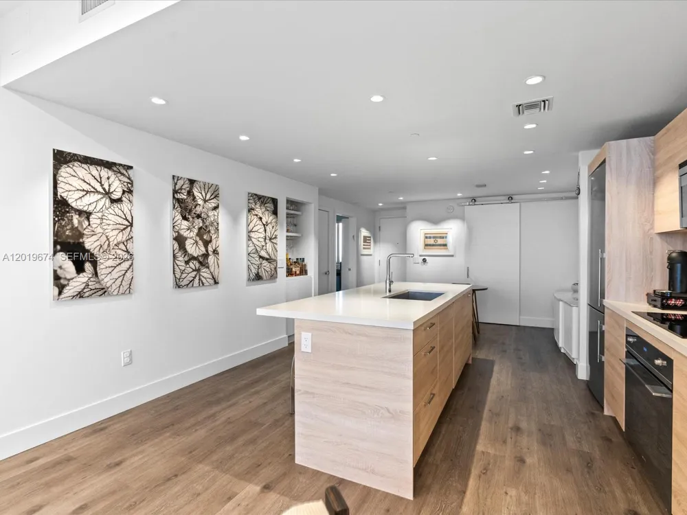 16385 Biscayne Blvd #3103 North Miami Beach, FL 33160