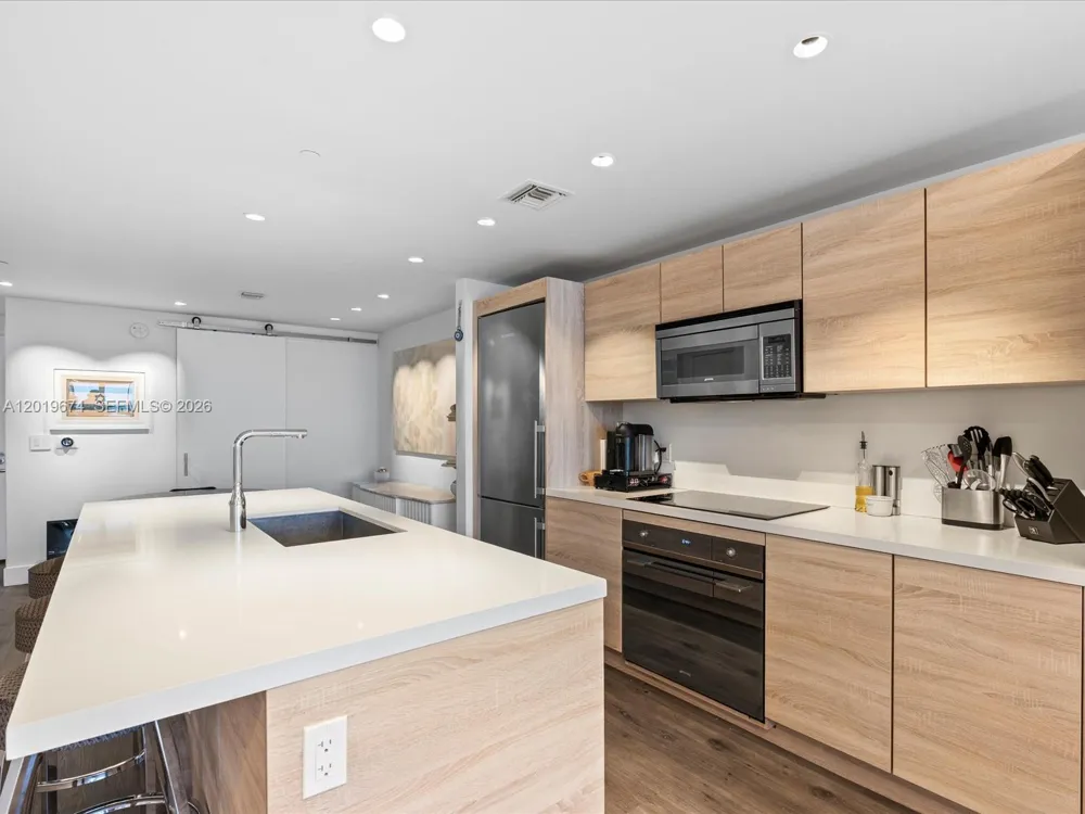16385 Biscayne Blvd #3103 North Miami Beach, FL 33160