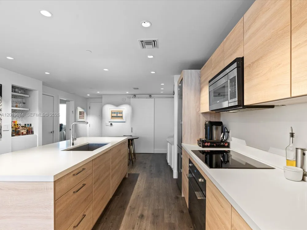 16385 Biscayne Blvd #3103 North Miami Beach, FL 33160
