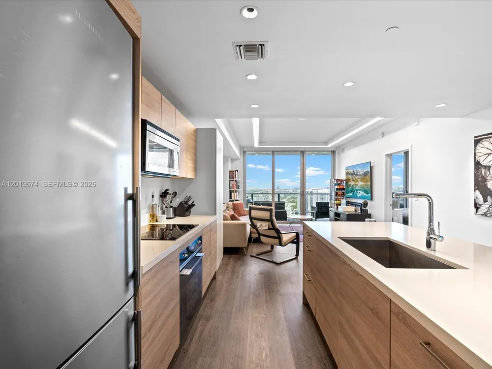 16385 Biscayne Blvd #3103 North Miami Beach, FL 33160