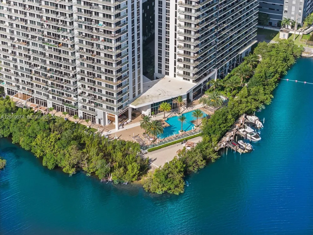 16385 Biscayne Blvd #3103 North Miami Beach, FL 33160