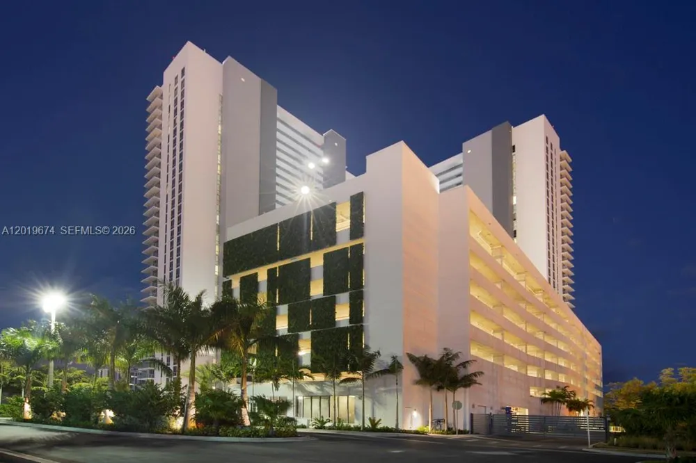 16385 Biscayne Blvd #3103 North Miami Beach, FL 33160
