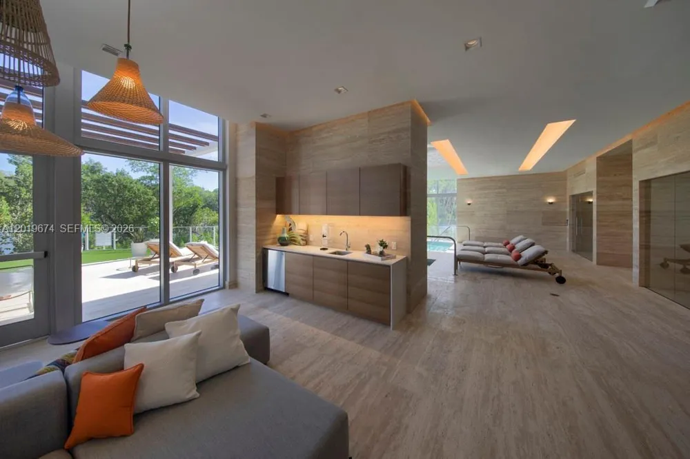 16385 Biscayne Blvd #3103 North Miami Beach, FL 33160