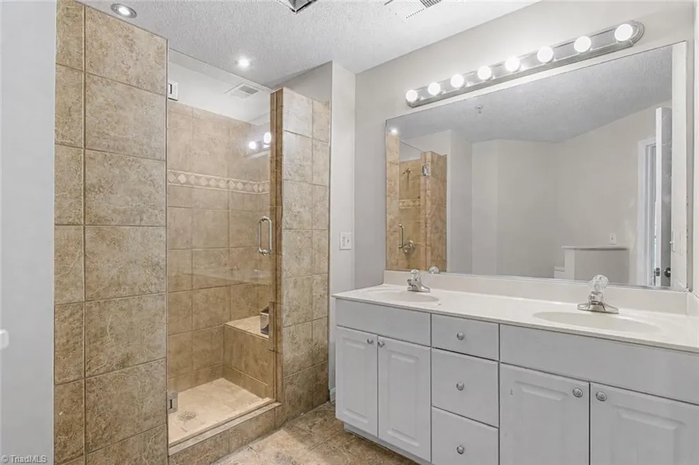2219 Delaney Drive #214 Burlington, NC 27215