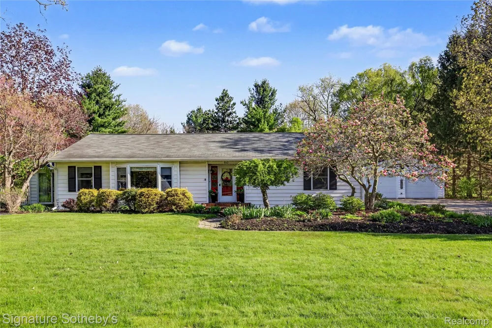 610 W Ellis Avenue Belding City, MI 48809