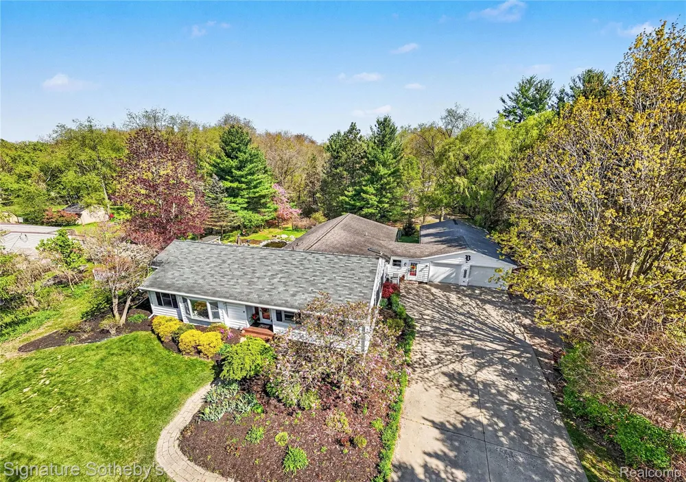 610 W Ellis Avenue Belding City, MI 48809