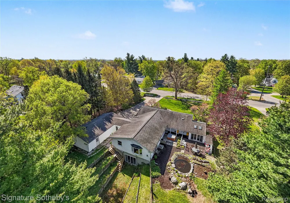 610 W Ellis Avenue Belding City, MI 48809