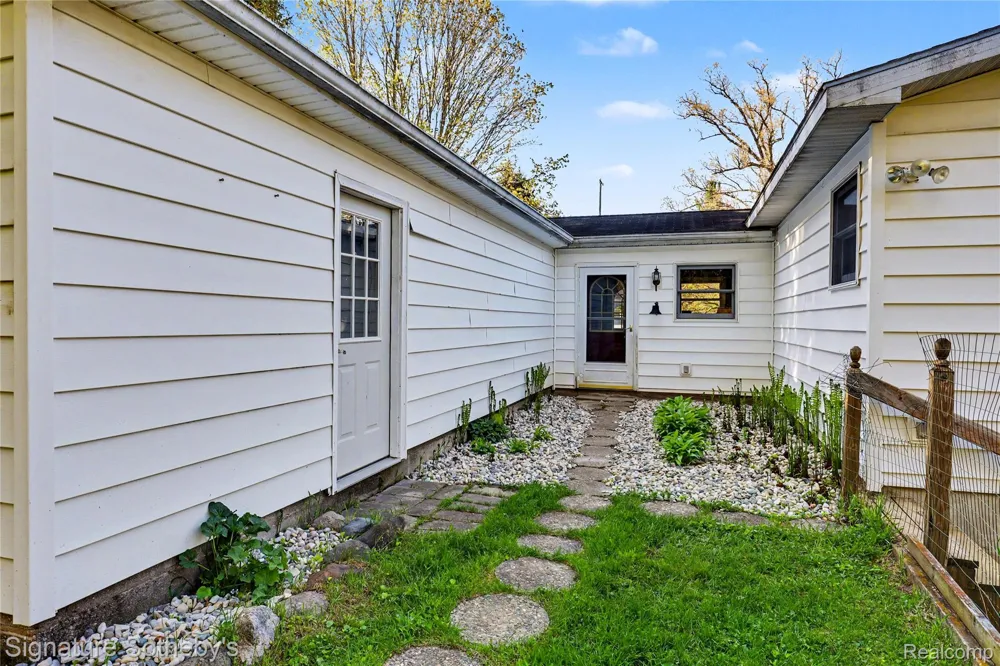 610 W Ellis Avenue Belding City, MI 48809