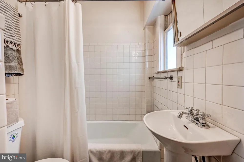 700 WASHINGTON PLACE #1B Baltimore, MD 21201